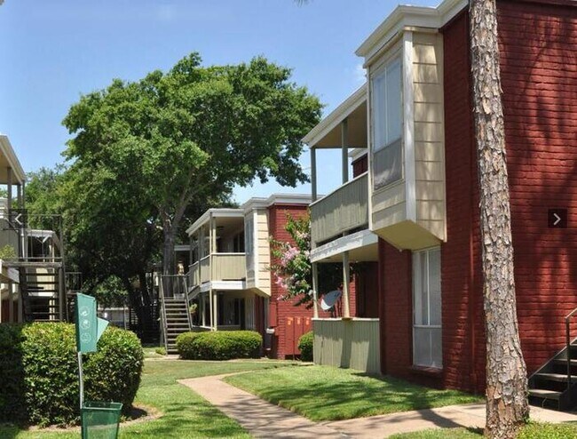 Foto del edificio - 8162 Richmond Ave.