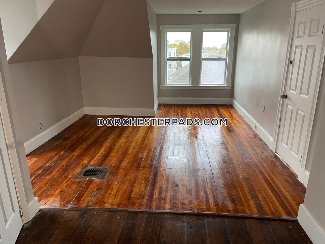 Primary Photo - 31 Bullard St