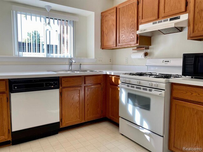 Building Photo - 42477 Lilley Pointe Dr
