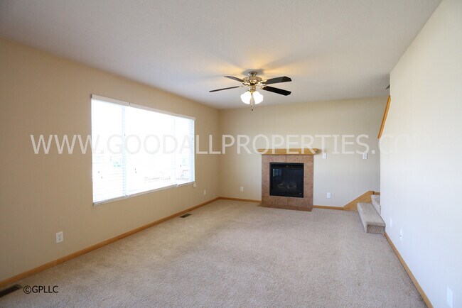 Foto del edificio - 3 Bedroom, 2.5 Bathroom Home in Urbandale