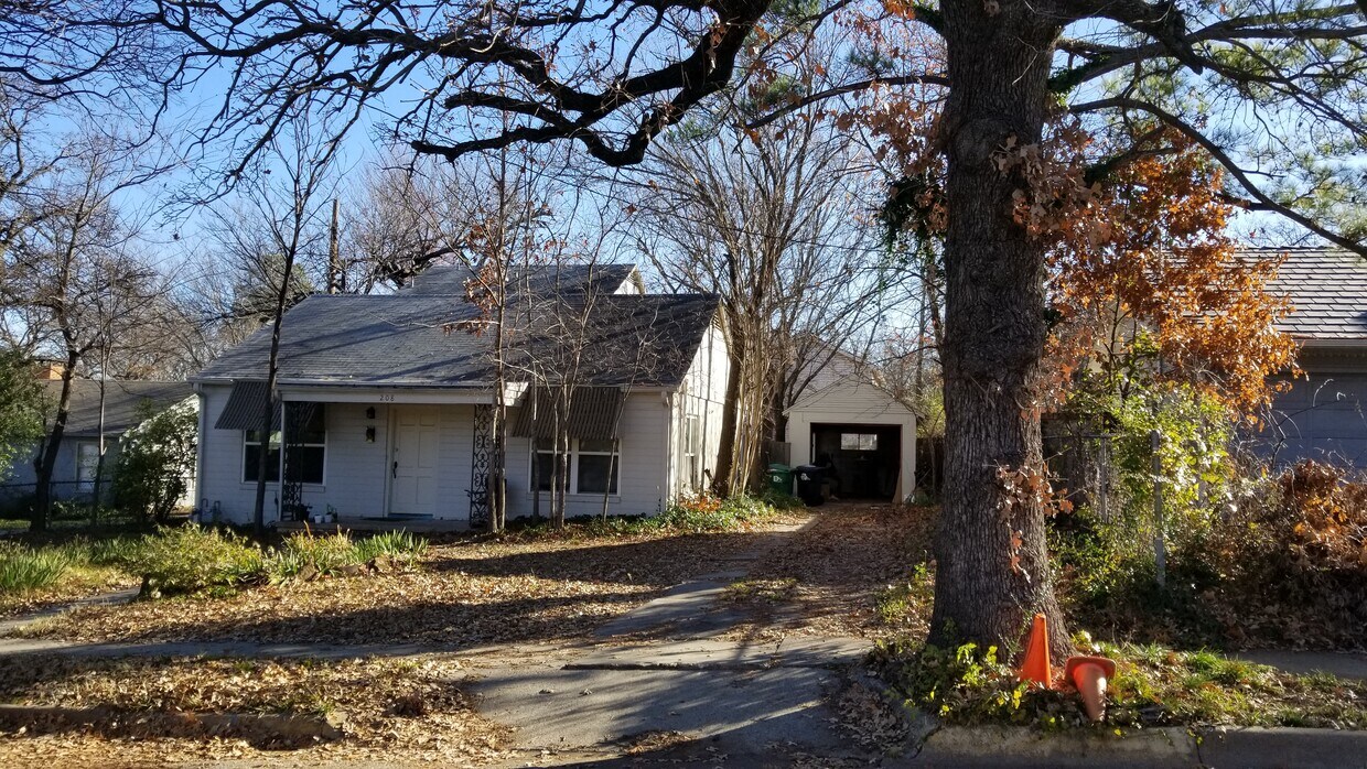 Primary Photo - 208 Marietta St