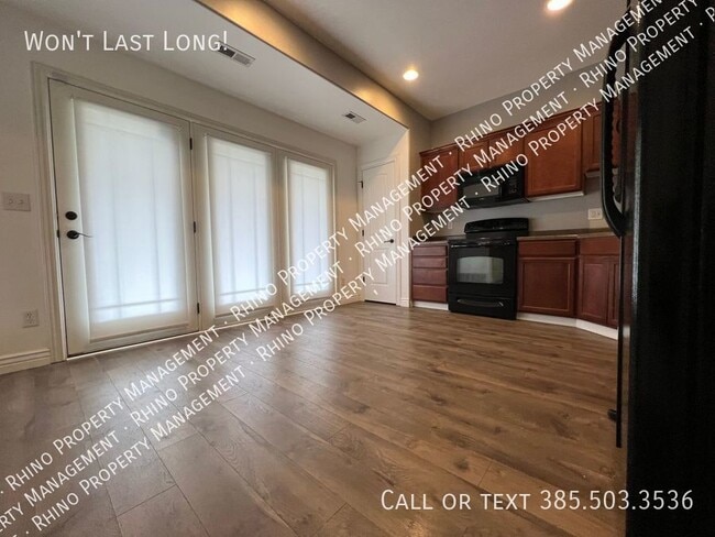 Building Photo - 3 Bd/2.5 Ba Townhouse in Draper