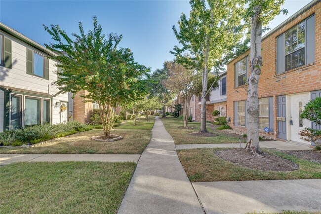 Foto del edificio - 14228 Misty Meadow Ln