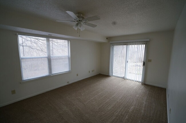 Building Photo - 2501 Crestline Ct