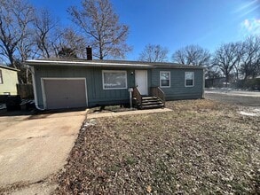 Building Photo - 9417 Lewis Ave