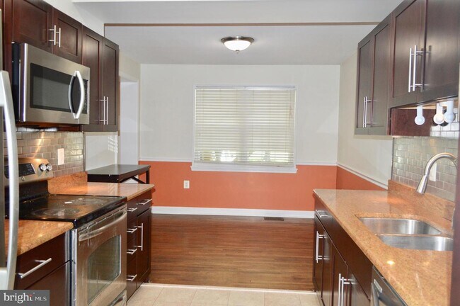 Building Photo - 7 Honey Brook Cir