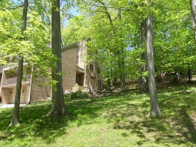 Building Photo - 2145 Birchwood Way