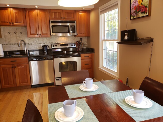Kitchen - 4 Fairway Cir