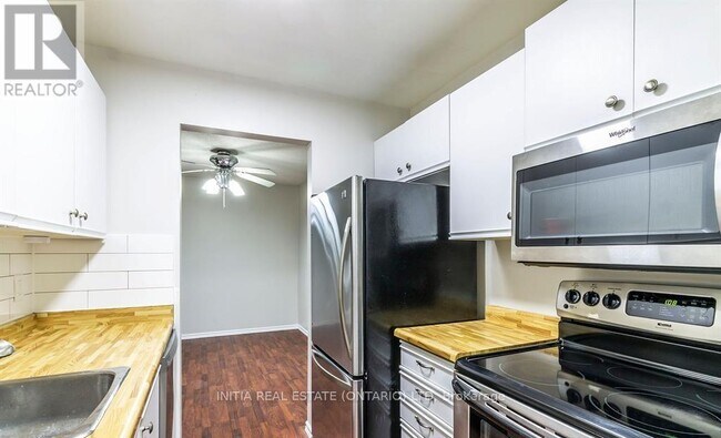 Photo du bâtiment - 725 Deveron Crescent