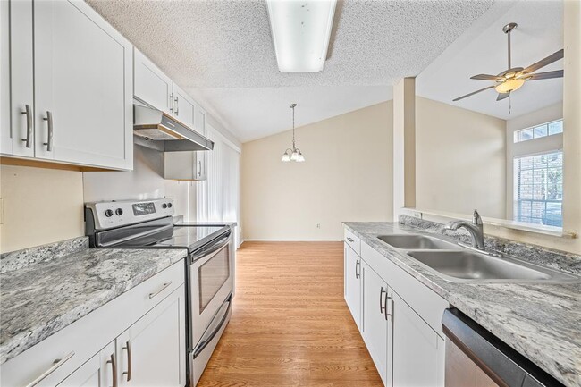Building Photo - 1015 E Yager Ln