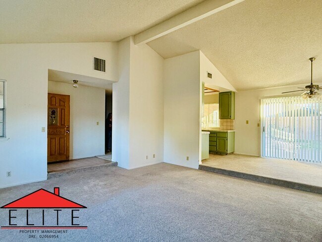 Foto del edificio - AVAILABLE NOW!