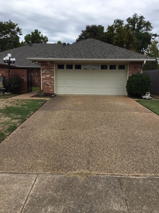 Primary Photo - WONDERFUL 2/2 PATIO HOME. UNIVERSITY TERRACE.