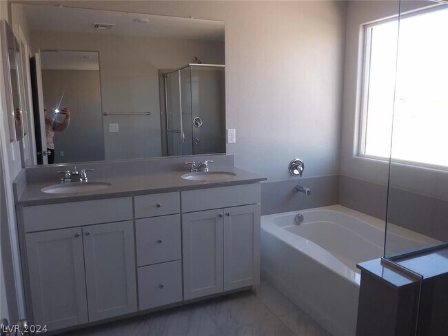 Building Photo - 6059 Coja St