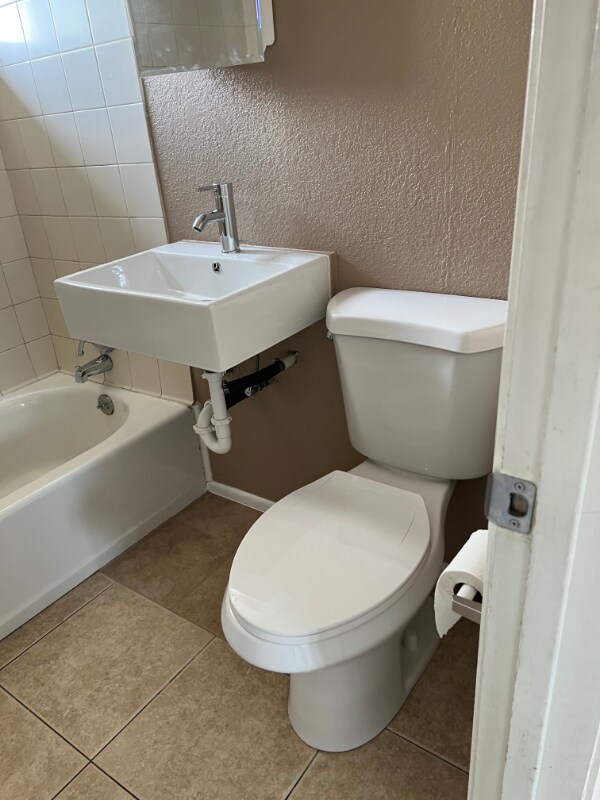 Building Photo - 820 E Purdue Ave