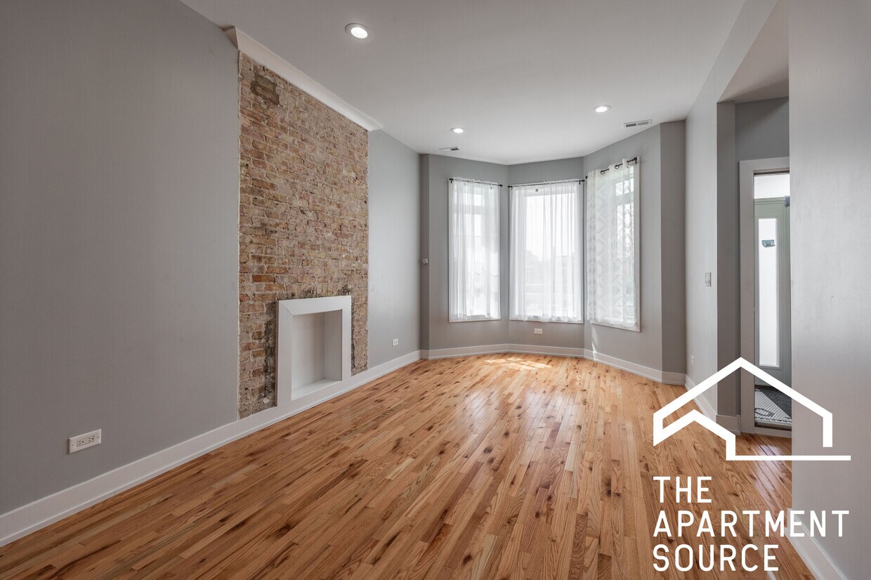 Foto principal - 3328 W Congress Pkwy