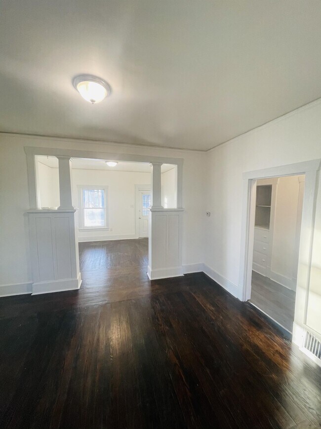Building Photo - 1156 S E Ave