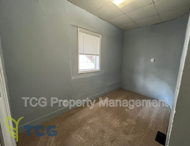 Building Photo - 1305 W Jefferson St