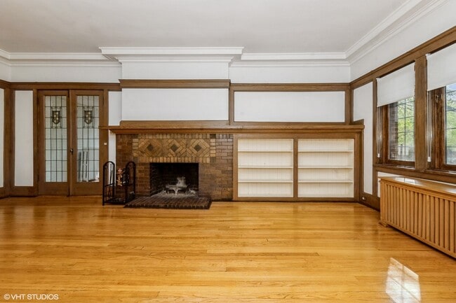 Building Photo - 5656 S Dorchester Ave
