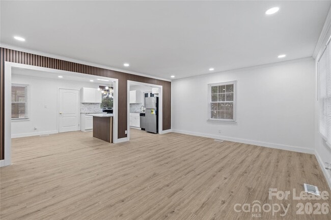 Foto del edificio - 631 Townsend Ave