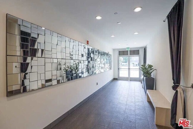 Foto del edificio - 5308 Sepulveda Blvd