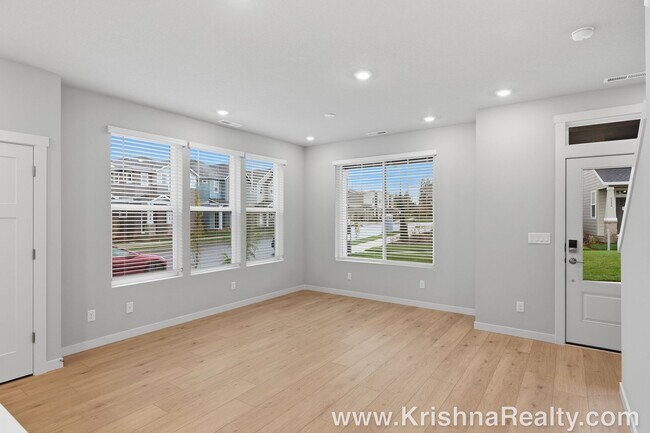 Foto del edificio - *BRAND NEW* Beautiful 3 BD* + 3rd level Loft/Bonus Room* 2.5 BA* Single Family Home Located in Re...