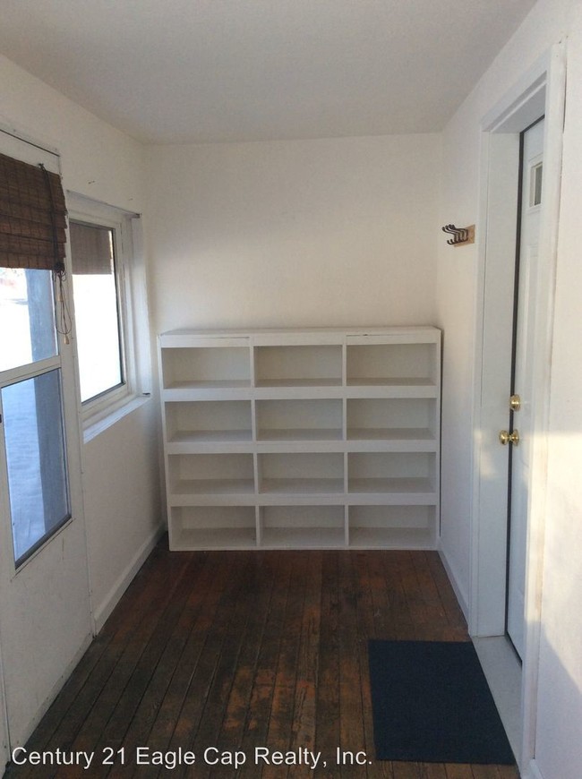 Building Photo - 2 br, 1 bath House - 2403 Depot Street
