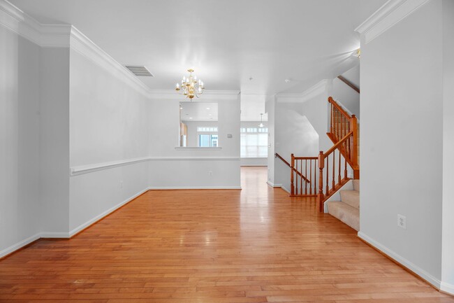 Building Photo - Elegant 4BR Townhouse w/ 2 car garage in A...