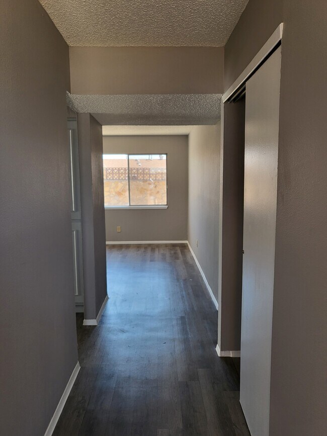 Building Photo - 3012 Roy Pace Dr