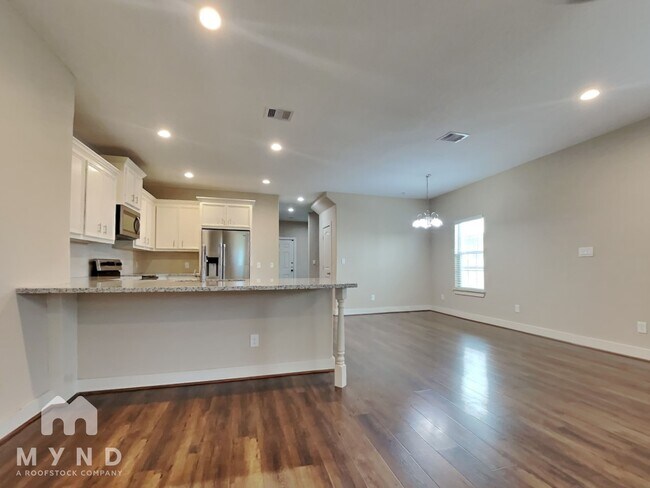 Foto del edificio - 5003 Higgins St