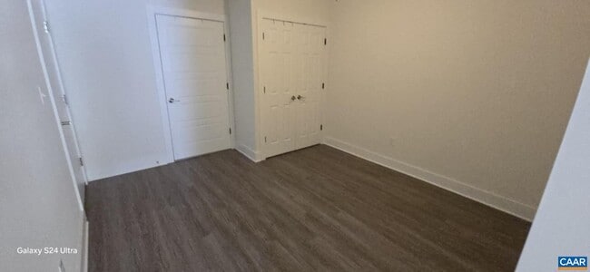 Building Photo - 185 Country Hl Ln