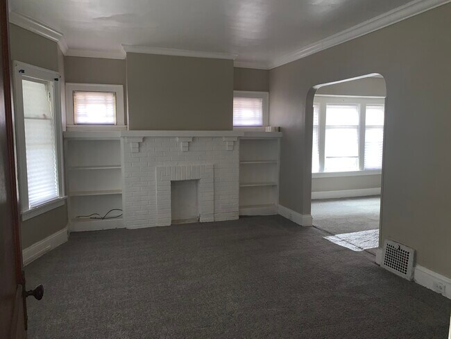 Building Photo - 913 Helmsdale Rd