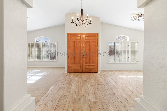 Building Photo - 2540 E Cathedral Rock Dr