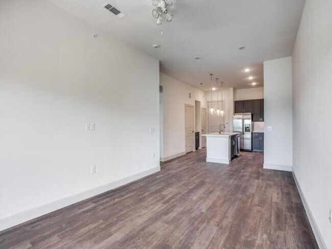 Foto del edificio - 2220 Pinegate Dr