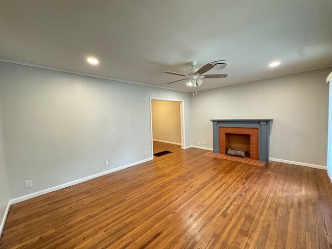 Building Photo - 1204 S Fulton Ave