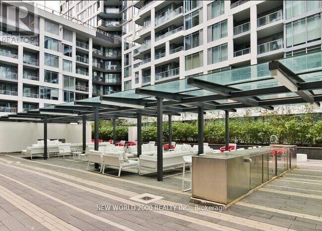 Building Photo - 27 Bathurst St