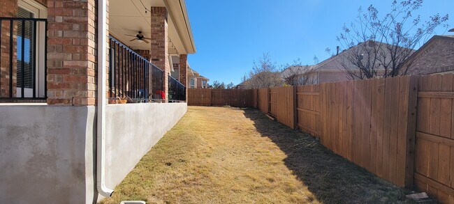 Building Photo - 141 Claiborne Lake Ln