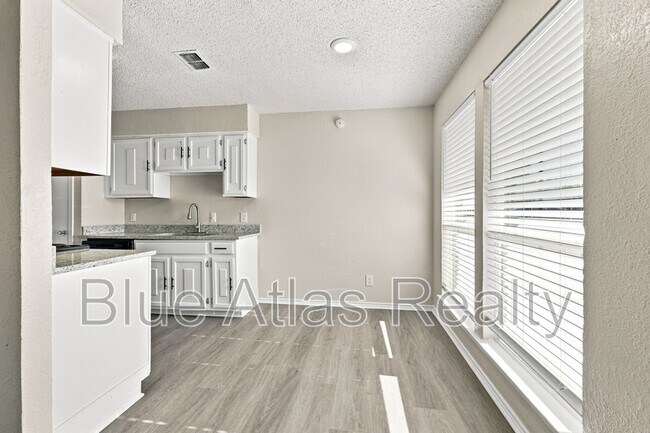 Foto del edificio - 8133 Foxfire Ln
