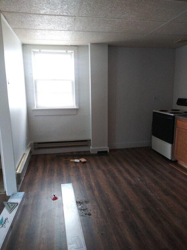 Building Photo - 143 S Main St