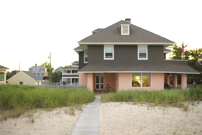 Building Photo - 681 East Ave