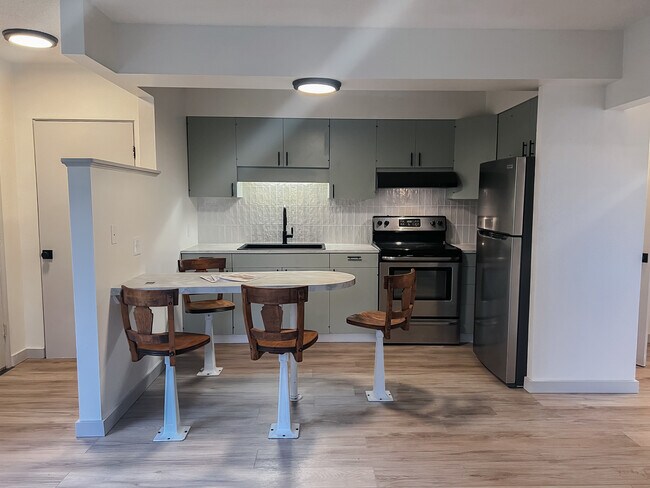 Foto del edificio - 113 E 6th St