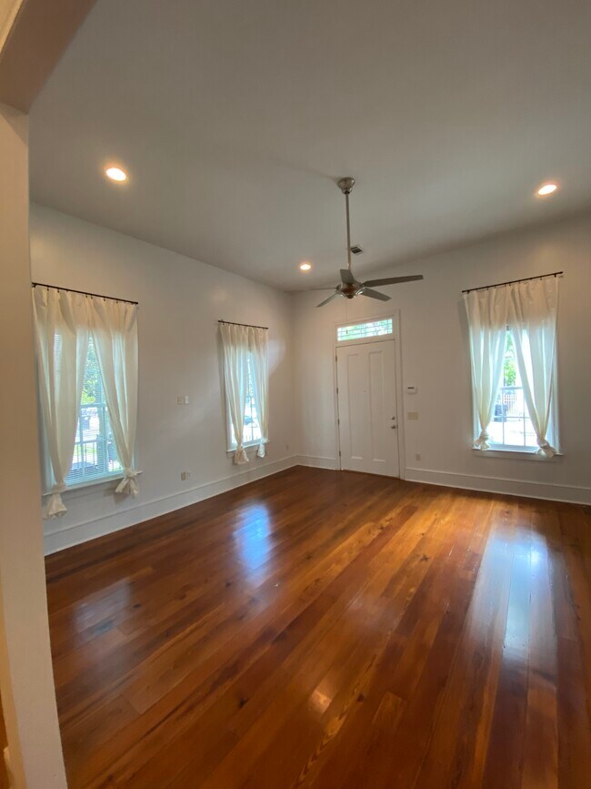 Photo - 547 Philip St House