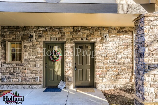 Building Photo - 838 NE Wheelock Pl