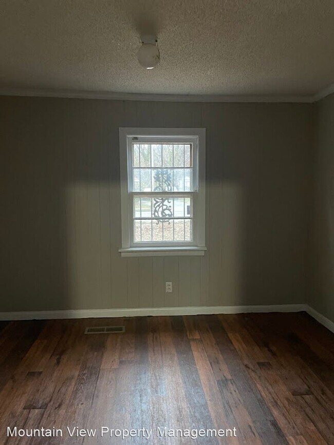 Building Photo - 4 br, 1 bath House - 1613 Roanoke Ave