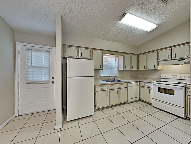 Building Photo - 32717 Blossom Ln