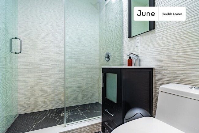 Foto del edificio - 345 E 21st St