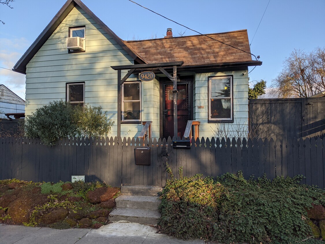 Primary Photo - 9420 N Portsmouth Ave