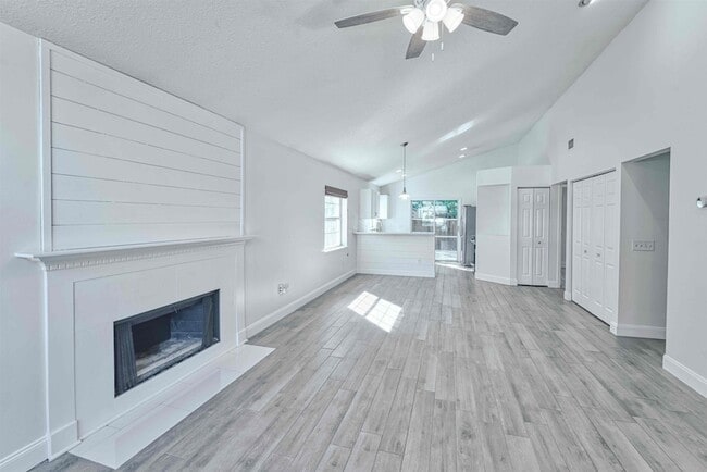 Building Photo - 303 D St