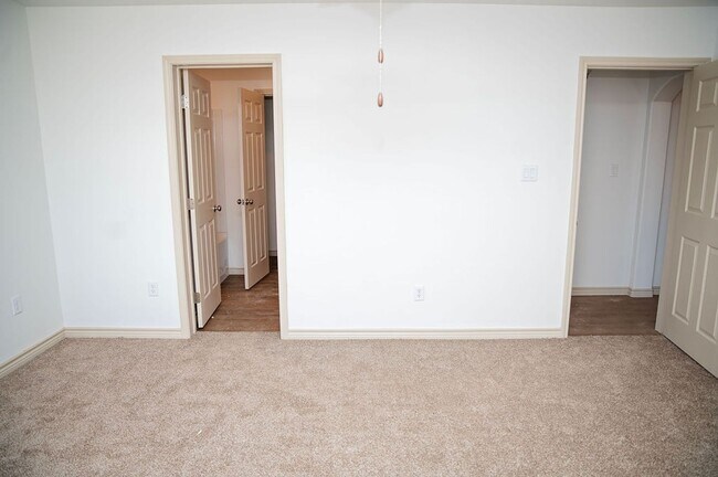 Building Photo - Lease This Stunning New Construction | Irr...