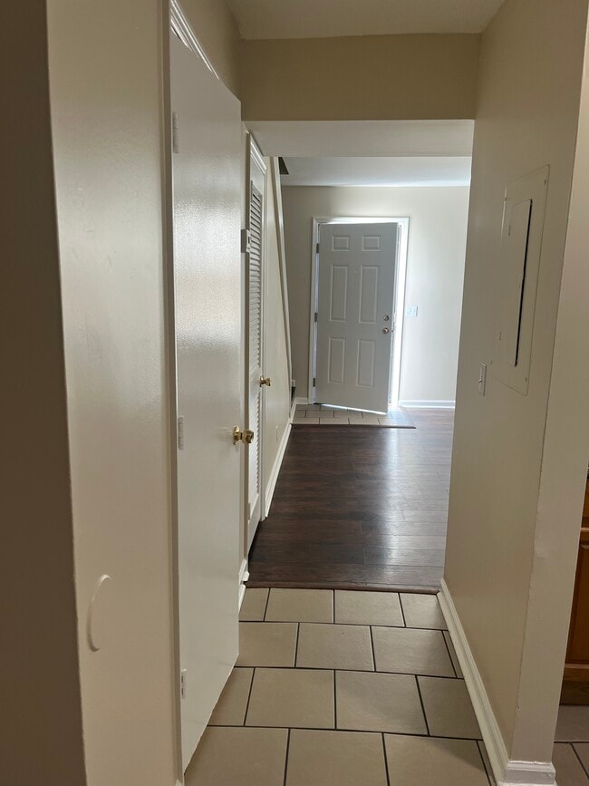 Building Photo - 3526 Brookway Dr