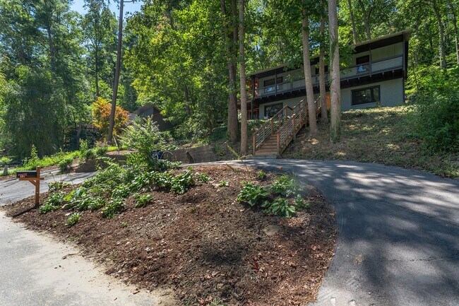 Foto del edificio - Furnished Asheville Rental w/ River Views!